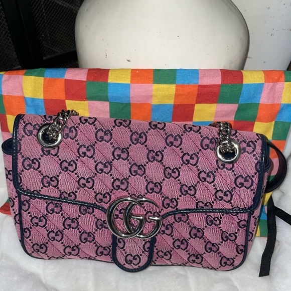 SOLD!! Gucci Marmont Small - Picture 2 of 9